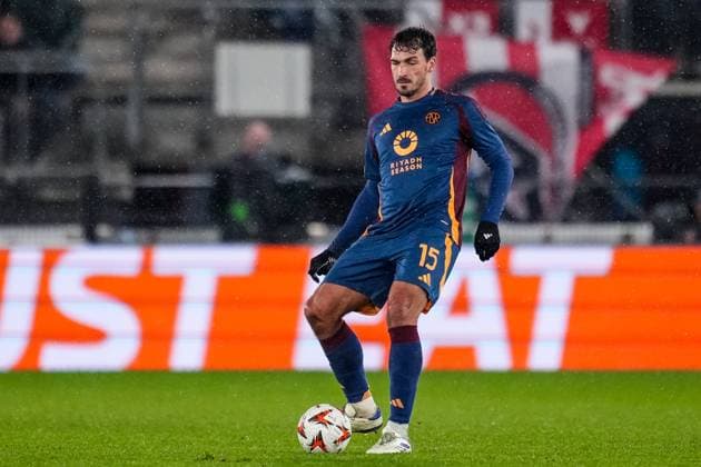 ALKMAAR, NETHERLANDS - JANUARY 23: Mats Hummels of AS Roma passes the ball during the UEFA Europa League 2024 25 League Phase MD7 match between AZ and AS Roma at AZ Stadion on January 23, 2025 in Alkmaar, Netherlands. (Photo by Rene Nijhuis) SPO  Copyright: xRenexNijhuis