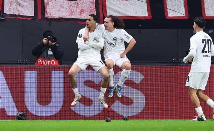 Bilder des Jahres 2025, Sport 01 Januar Sport Themen der Woche KW04 Sport Bilder des Tages 23.01.2025, Fussball UEFA Europa League, Eintracht Frankfurt - Ferencvarosi TC, emonline, emspor, v.l., Torjubel zum 2:0 durch Hugo Ekitike (Eintracht Frankfurt), Arthur Theate (Eintracht Frankfurt), Goal celebration, celebrate the goal DFL DFB REGULATIONS PROHIBIT ANY USE OF PHOTOGRAPHS AS IMAGE SEQUENCES AND OR QUASI-VIDEO. xdcx *** 23 01 2025, Football UEFA Europa League, Eintracht Frankfurt Ferencvarosi TC, emonline, emspor, v l , Goal celebration to 2 0 by Hugo Ekitike Eintracht Frankfurt , Arthur Theate Eintracht Frankfurt , Goal celebration, celebrate the goal DFL DFB REGULATIONS PROHIBIT ANY USE OF PHOTOGRAPHS AS IMAGE SEQUENCES AND OR QUASI VIDEO xdcx Copyright: HMBxMedia Claus