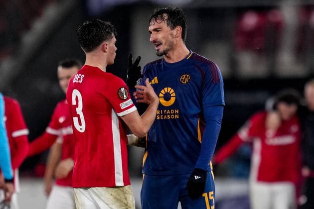 ALKMAAR, NETHERLANDS - JANUARY 23: Wouter Goes of AZ Alkmaar and Mats Hummels of AS Roma interact after the UEFA Europa League 2024 25 League Phase MD7 match between AZ and AS Roma at AZ Stadion on January 23, 2025 in Alkmaar, Netherlands. (Photo by Rene Nijhuis) SPO  Copyright: xRenexNijhuis