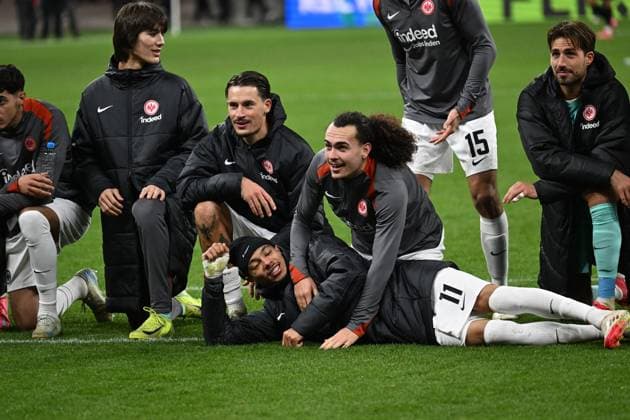 23 01 2025, xjhx, Football UEFA Europa League, Eintracht Frankfurt Ferencvaros Budapest emspor, v l jubilation, joy about the victory at Frankfurt with Robin Koch Eintracht Frankfurt Hugo Ekitike Eintracht Frankfurt Arthur Theate Eintracht Frankfurt Kevin Trapp Eintracht Frankfurt DFL DFB REGULATIONS PROHIBIT ANY USE OF PHOTOGRAPHS as IMAGE SEQUENCES and or QUASI VIDEO Frankfurt am Main