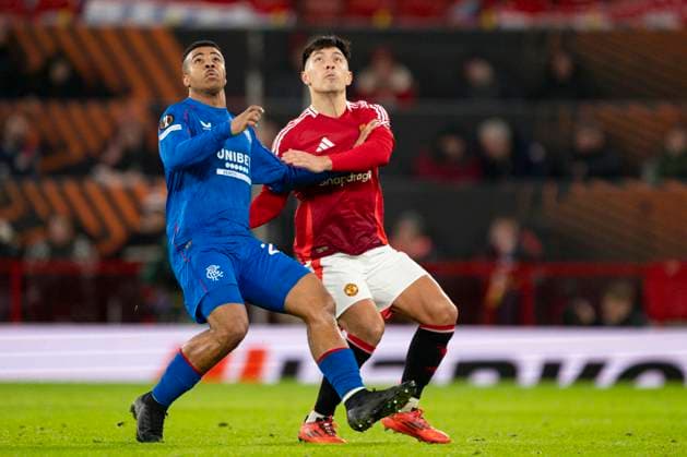 Old Trafford MANCHESTER, ENGLAND - JANUARY 23: Lisandro Martinez of Manchester Utd. (R) competes against Hamza Igamane of Rangers FC (L) during the UEFA Europa League 2024 25 League Phase MD7 match between Manchester United, ManU FC and Rangers FC at Old Trafford on January 23, 2025 in Manchester, England. (Richard Callis SPP) Copyright: xRichardxCallisx xSPPx spp-en-RiCa-RC5_Manchester_Rangers_23Jan2025_EN069