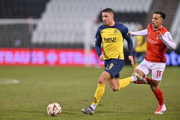 250123 Royale Union Saint-Gilloise vs SC Braga Rodrigo Zalazar (16) of Braga pictured defending on Franjo Ivanovic (9) of Union during the league phase - matchday 7 game in the Uefa Europa League season 2024-2025 between Royale Union Saint-Gilloise and SC Braga from Portugal on January 23 , 2025 in Brussel, Belgium. (Photo by David Catry Isosport) Brussel Belgium  Copyright: xDavidxCatryx 20250123DC2_9118