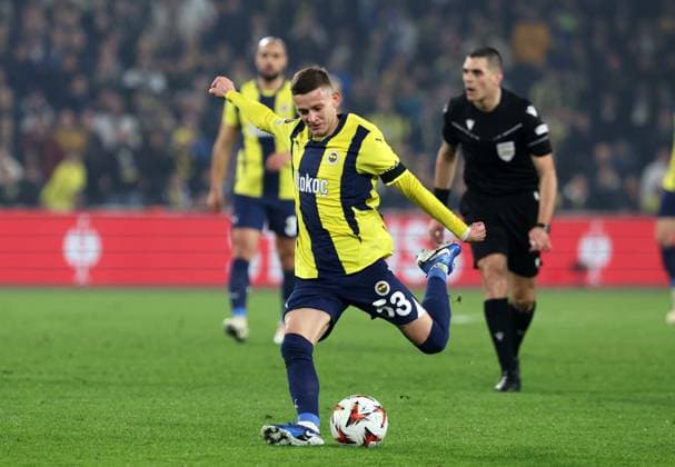 UEFA Europa League - Fenerbahce vs Olympique Lyonnais Sebastian Szymanski of Fenerbahce during the UEFA Europa League 2024 25 League Phase MD7 match between Fenerbahce SK and Olympique Lyonnais at on January 23, 2025 in Istanbul, Turkey. Photo by Huseyin Yavuz DIA images ABACAPRESS.COM Istanbul Turkey  Copyright: xDIAxImages ABACAx