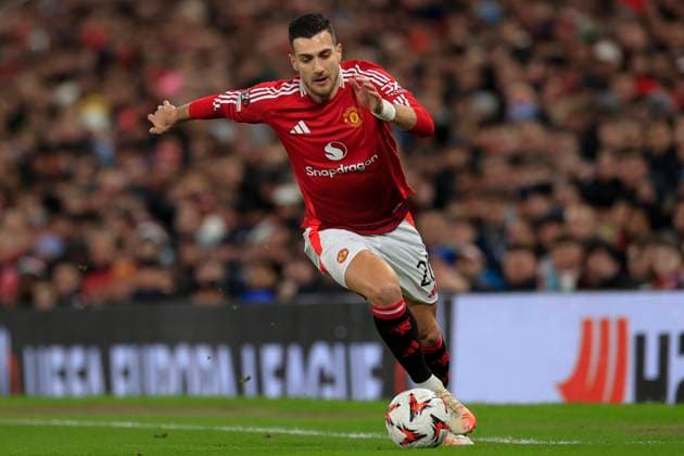 Manchester United, ManU v Rangers Europa League 23 01 2025. Diogo Dalot (20) of Manchester United runs with the ball during the Europa League match between Manchester United and Rangers at Old Trafford, Manchester, England on 23 January 2025. Manchester Old Trafford Greater Manchester England Editorial use only , Copyright: xConorxMolloyx PSI-21295-0078