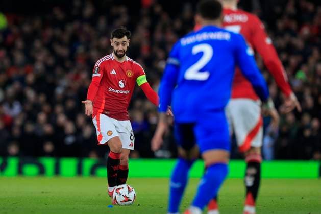Manchester United, ManU v Rangers Europa League 23 01 2025. Bruno Fernandes (8) of Manchester United looks for a passing option during the Europa League match between Manchester United and Rangers at Old Trafford, Manchester, England on 23 January 2025. Manchester Old Trafford Greater Manchester England Editorial use only , Copyright: xConorxMolloyx PSI-21295-0091
