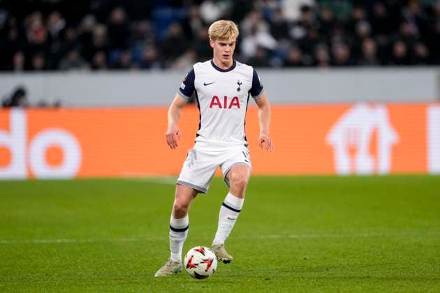 Lucas Bergvall Tottenham, 15 , on the ball, cropped, full body, single image, single photo, action, action, 23 01 2025, Sinsheim Germany , football, UEFA Europa League, group stage, TSG 1899 Hoffenheim Tottenham Hotspur, DFB DFL REGULATIONS PROHIBIT ANY USE OF PHOTOGRAPHS AS IMAGE SEQUENCES AND OR QUASI VIDEO xozx