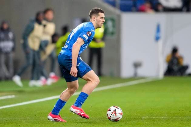 David Jurasek Hoffenheim, 19 , on the ball, cropped, full body, single image, single photo, action, action, 23 01 2025, Sinsheim Germany , football, UEFA Europa League, group stage, TSG 1899 Hoffenheim Tottenham Hotspur, DFB DFL REGULATIONS PROHIBIT ANY USE OF PHOTOGRAPHS AS IMAGE SEQUENCES AND OR QUASI VIDEO xozx