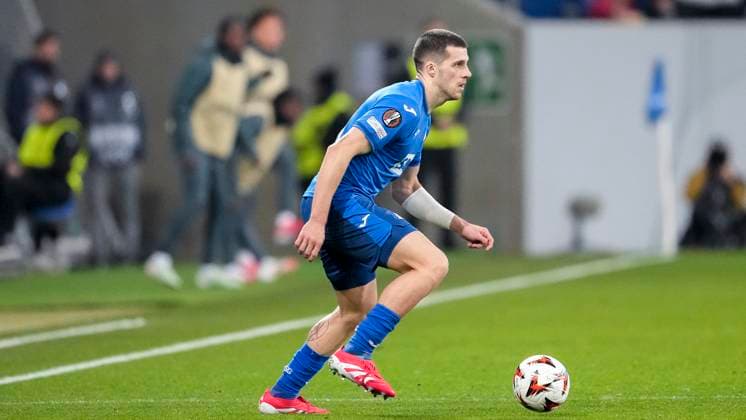 David Jurasek Hoffenheim, 19 , on the ball, cropped, full body, single image, single photo, action, action, 23 01 2025, Sinsheim Germany , football, UEFA Europa League, group stage, TSG 1899 Hoffenheim Tottenham Hotspur, DFB DFL REGULATIONS PROHIBIT ANY USE OF PHOTOGRAPHS AS IMAGE SEQUENCES AND OR QUASI VIDEO xozx