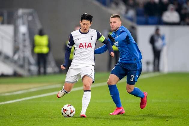 v li Heung Min Son Tottenham, 7 , Pavel Kaderabek Hoffenheim, 3 , duel, duel, tackle, tackling, dynamics, action, action, 23 01 2025, Sinsheim Germany , football, UEFA Europa League, group stage, TSG 1899 Hoffenheim Tottenham Hotspur, DFB DFL REGULATIONS PROHIBIT ANY USE OF PHOTOGRAPHS AS IMAGE SEQUENCES AND OR QUASI VIDEO xozx