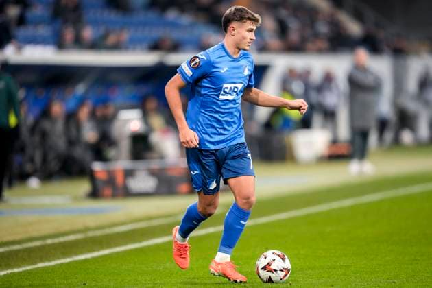 Tom Bischof Hoffenheim, 7 , on the ball, cropped, full body, single image, single photo, action, action, 23 01 2025, Sinsheim Germany , football, UEFA Europa League, group stage, TSG 1899 Hoffenheim Tottenham Hotspur, DFB DFL REGULATIONS PROHIBIT ANY USE OF PHOTOGRAPHS AS IMAGE SEQUENCES AND OR QUASI VIDEO xozx