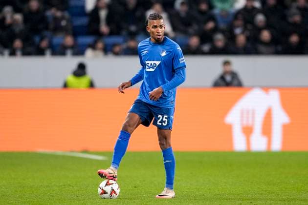 Kevin Akpoguma Hoffenheim, 25 , on the ball, cropped, full body, single image, single photo, action, action, 23 01 2025, Sinsheim Germany , football, UEFA Europa League, group stage, TSG 1899 Hoffenheim Tottenham Hotspur, DFB DFL REGULATIONS PROHIBIT ANY USE OF PHOTOGRAPHS AS IMAGE SEQUENCES AND OR QUASI VIDEO xozx