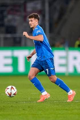 Tom Bischof Hoffenheim, 7 , on the ball, cropped, full body, single image, single photo, action, action, 23 01 2025, Sinsheim Germany , football, UEFA Europa League, group stage, TSG 1899 Hoffenheim Tottenham Hotspur, DFB DFL REGULATIONS PROHIBIT ANY USE OF PHOTOGRAPHS AS IMAGE SEQUENCES AND OR QUASI VIDEO xozx