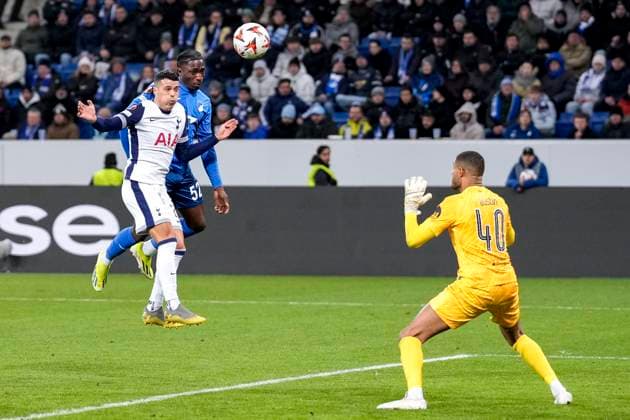 David Mokwa Hoffenheim, 52 scores the goal to 2 3, goal, goal success, highlight, action, action scene, header, header goal, 23 01 2025, Sinsheim Germany , football, UEFA Europa League, group stage, TSG 1899 Hoffenheim Tottenham Hotspur, DFB DFL REGULATIONS PROHIBIT ANY USE OF PHOTOGRAPHS AS IMAGE SEQUENCES AND OR QUASI VIDEO xozx