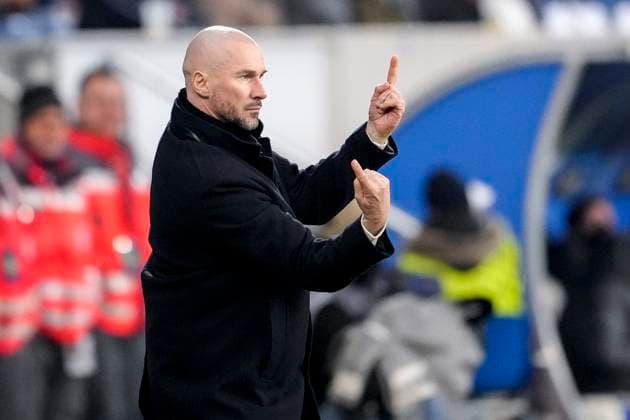 Christian Ilzer coach, head coach, Hoffenheim , gives instructions, gestures, gesticulates with arms, single image, single photo, action, action, 23 01 2025, Sinsheim Germany , football, UEFA Europa League, group stage, TSG 1899 Hoffenheim Tottenham Hotspur, DFB DFL REGULATIONS PROHIBIT ANY USE OF PHOTOGRAPHS AS IMAGE SEQUENCES AND OR QUASI VIDEO xozx