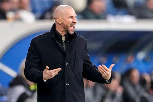 Christian Ilzer Coach, Head Coach, Hoffenheim , gives instructions, gestures, gesticulates with arms, single image, single photo, action, action is angry, shouts, screams, screaming, 23 01 2025, Sinsheim Germany , Football, UEFA Europa League, Group Stage, TSG 1899 Hoffenheim Tottenham Hotspur, DFB DFL REGULATIONS PROHIBIT ANY USE OF PHOTOGRAPHS AS IMAGE SEQUENCES AND OR QUASI VIDEO xozx