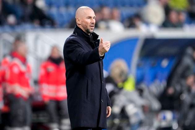 Christian Ilzer coach, head coach, Hoffenheim , gives instructions, gestures, gesticulates with arms, single image, single photo, action, action, 23 01 2025, Sinsheim Germany , football, UEFA Europa League, group stage, TSG 1899 Hoffenheim Tottenham Hotspur, DFB DFL REGULATIONS PROHIBIT ANY USE OF PHOTOGRAPHS AS IMAGE SEQUENCES AND OR QUASI VIDEO xozx
