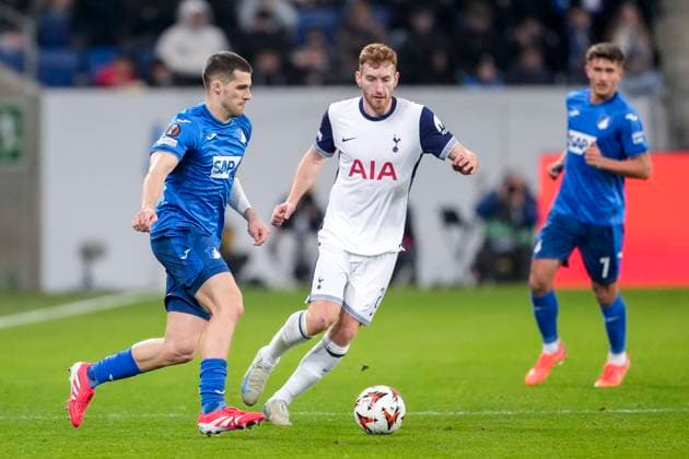 v li David Jurasek Hoffenheim, 19 , Dejan Kulusevski Tottenham, 21 , duel, duel, tackle, tackling, dynamics, action, action, 23 01 2025, Sinsheim Germany , football, UEFA Europa League, group stage, TSG 1899 Hoffenheim Tottenham Hotspur, DFB DFL REGULATIONS PROHIBIT ANY USE OF PHOTOGRAPHS AS IMAGE SEQUENCES AND OR QUASI VIDEO xozx