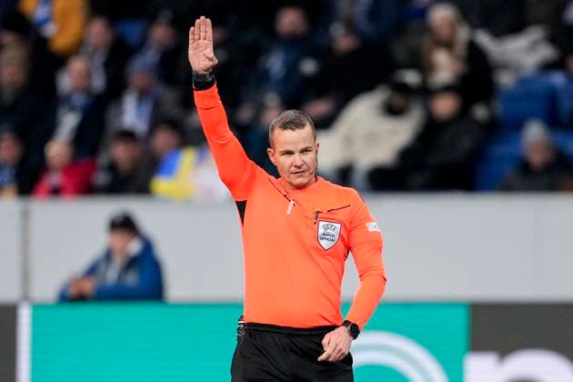 Morten Krogh referee, Denmark , gives instructions, gestures, gesticulates with arms, single image, single photo, action, action, 23 01 2025, Sinsheim Germany , football, UEFA Europa League, group stage, TSG 1899 Hoffenheim Tottenham Hotspur, DFB DFL REGULATIONS PROHIBIT ANY USE OF PHOTOGRAPHS AS IMAGE SEQUENCES AND OR QUASI VIDEO xozx
