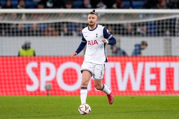 Radu Dragusin Tottenham, 6 , on the ball, cropped, full body, single image, single photo, action, action, 23 01 2025, Sinsheim Germany , Football, UEFA Europa League, group stage, TSG 1899 Hoffenheim Tottenham Hotspur, DFB DFL REGULATIONS PROHIBIT ANY USE OF PHOTOGRAPHS AS IMAGE SEQUENCES AND OR QUASI VIDEO xozx