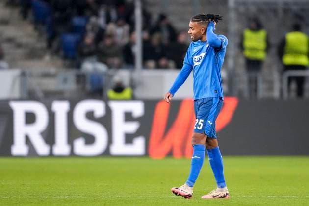 Kevin Akpoguma Hoffenheim, 25 , TSG 1899 Hoffenheim player, looking disappointed, disappointment, frustration, disappointed, pessimistic, action, action scene, 23 01 2025, Sinsheim Germany , Football, UEFA Europa League, Group Stage, TSG 1899 Hoffenheim Tottenham Hotspur, DFB DFL REGULATIONS PROHIBIT ANY USE OF PHOTOGRAPHS AS IMAGE SEQUENCES AND OR QUASI VIDEO xozx