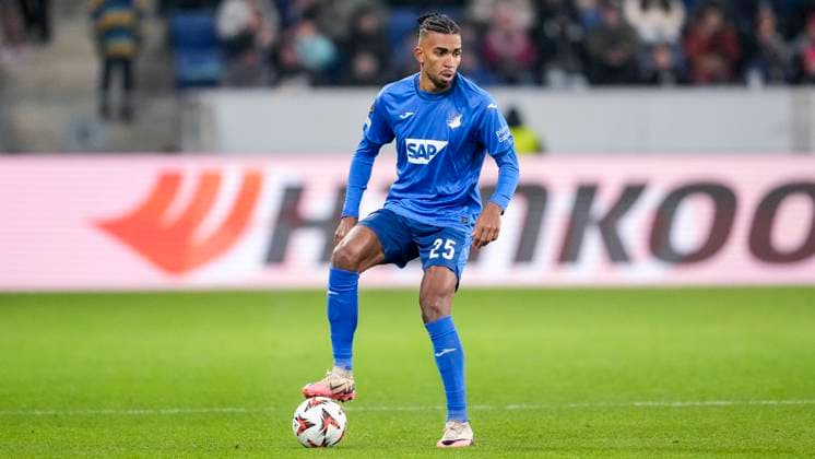 Kevin Akpoguma Hoffenheim, 25 , on the ball, cropped, full body, single image, single photo, action, action, 23 01 2025, Sinsheim Germany , football, UEFA Europa League, group stage, TSG 1899 Hoffenheim Tottenham Hotspur, DFB DFL REGULATIONS PROHIBIT ANY USE OF PHOTOGRAPHS AS IMAGE SEQUENCES AND OR QUASI VIDEO xozx