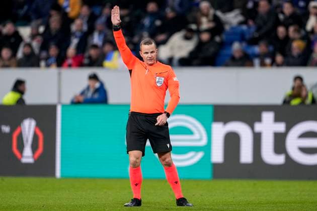 Morten Krogh referee, Denmark , gives instructions, gestures, gesticulates with arms, cropped image, full body, single image, single photo, action, action, 23 01 2025, Sinsheim Germany , football, UEFA Europa League, group stage, TSG 1899 Hoffenheim Tottenham Hotspur, DFB DFL REGULATIONS PROHIBIT ANY USE OF PHOTOGRAPHS AS IMAGE SEQUENCES AND OR QUASI VIDEO xozx