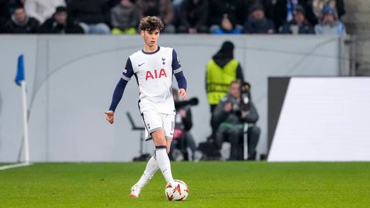 Archie Gray Tottenham, 14 , on the ball, cropped, full body, single image, single photo, action, action, 23 01 2025, Sinsheim Germany , football, UEFA Europa League, group stage, TSG 1899 Hoffenheim Tottenham Hotspur, DFB DFL REGULATIONS PROHIBIT ANY USE OF PHOTOGRAPHS AS IMAGE SEQUENCES AND OR QUASI VIDEO xozx