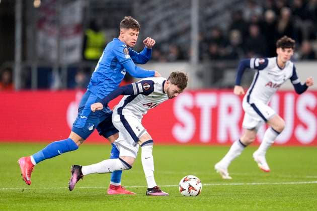 v li Adam Hlozek Hoffenheim, 23 , James Maddison Tottenham, 10 , duel, duel, tackle, tackling, dynamics, action, action, 23 01 2025, Sinsheim Germany , football, UEFA Europa League, group stage, TSG 1899 Hoffenheim Tottenham Hotspur, DFB DFL REGULATIONS PROHIBIT ANY USE OF PHOTOGRAPHS AS IMAGE SEQUENCES AND OR QUASI VIDEO xozx