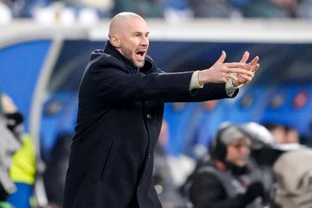 Christian Ilzer coach, head coach, Hoffenheim , gives instructions, gestures, gesticulates with arms, single image, single photo, action, action, 23 01 2025, Sinsheim Germany , football, UEFA Europa League, group stage, TSG 1899 Hoffenheim Tottenham Hotspur, DFB DFL REGULATIONS PROHIBIT ANY USE OF PHOTOGRAPHS AS IMAGE SEQUENCES AND OR QUASI VIDEO xozx