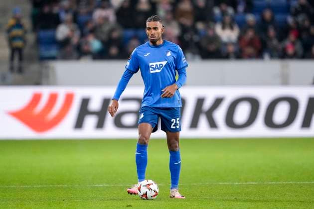Kevin Akpoguma Hoffenheim, 25 , on the ball, cropped, full body, single image, single photo, action, action, 23 01 2025, Sinsheim Germany , football, UEFA Europa League, group stage, TSG 1899 Hoffenheim Tottenham Hotspur, DFB DFL REGULATIONS PROHIBIT ANY USE OF PHOTOGRAPHS AS IMAGE SEQUENCES AND OR QUASI VIDEO xozx