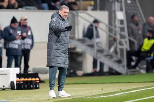 Ange Postecoglou Angelos, Coach, Head Coach, Tottenham , gives instructions, gestures, gesturing with arms, cropped, full body, single image, single photo, action, action, 23 01 2025, Sinsheim Germany , Football, UEFA Europa League, Group Stage, TSG 1899 Hoffenheim Tottenham Hotspur, DFB DFL REGULATIONS PROHIBIT ANY USE OF PHOTOGRAPHS AS IMAGE SEQUENCES AND OR QUASI VIDEO xozx