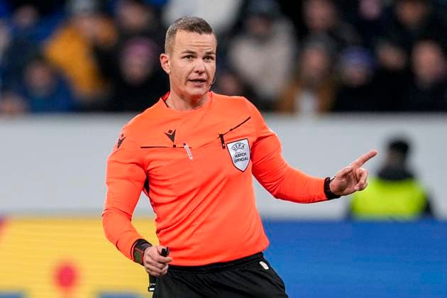 Morten Krogh referee, Denmark , gives instructions, gestures, gesticulates with arms, single image, single photo, action, action, 23 01 2025, Sinsheim Germany , football, UEFA Europa League, group stage, TSG 1899 Hoffenheim Tottenham Hotspur, DFB DFL REGULATIONS PROHIBIT ANY USE OF PHOTOGRAPHS AS IMAGE SEQUENCES AND OR QUASI VIDEO xozx