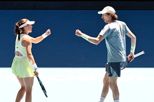 TENNIS AUSTRALIAN OPEN, Kimberly Birrell and John-Patrick Smith of Australia during their mixed doubles final match against Olivia Gadecki and John Peers of Australia during the 2025 Australian Open at Melbourne Park in Melbourne, Friday, January 24, 2025. ( NO ARCHIVING, EDITORIAL USE ONLY, NO USE IN BOOKS WITHOUT CONSENT MELBOURNE VICTORIA AUSTRALIA  Copyright: xJAMESxROSSx 20250124180427822077