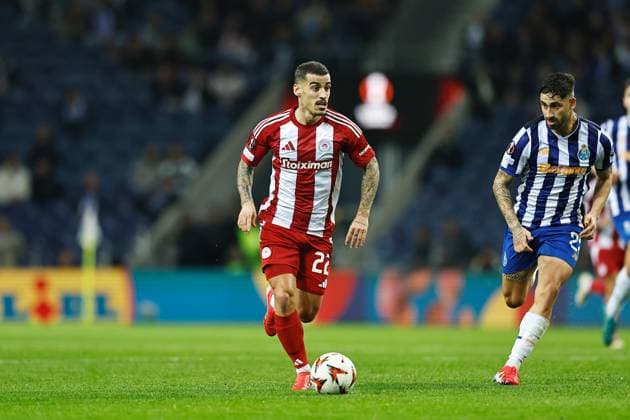 (L-R) Chiquinho (Olympiacos), Alan Varela (Porto), JANUARY 23, 2025 - Football Soccer : UEFA Europa League League phase match day 7 between FC Porto 0-1 Olympiacos FC at the Estadio do Dragao in Porto, Portugal. Noxthirdxpartyxsales  (279430299)