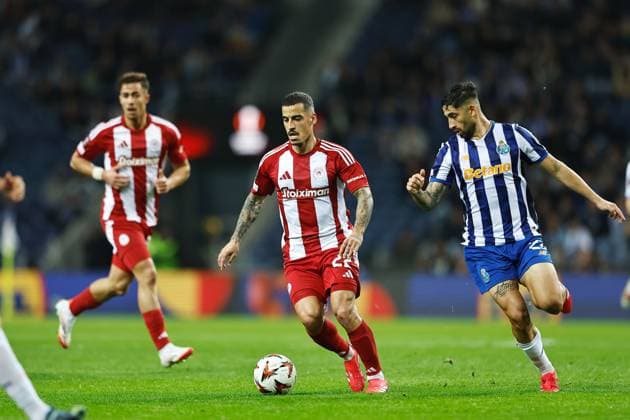 (L-R) Chiquinho (Olympiacos), Alan Varela (Porto), JANUARY 23, 2025 - Football Soccer : UEFA Europa League League phase match day 7 between FC Porto 0-1 Olympiacos FC at the Estadio do Dragao in Porto, Portugal. Noxthirdxpartyxsales  (279430317)