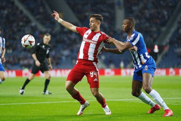 (L-R) Charalampos Kostoulas (Olympiacos), Tiago Djalo (Porto), JANUARY 23, 2025 - Football Soccer : UEFA Europa League League phase match day 7 between FC Porto 0-1 Olympiacos FC at the Estadio do Dragao in Porto, Portugal. Noxthirdxpartyxsales  (279430328)