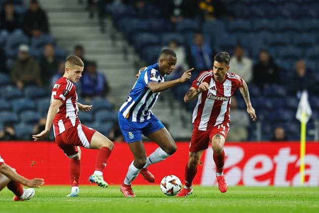 (L-R) Christos Mouzakitis (Olympiacos), Tiago Djalo (Porto), Dani Garcia (Olympiacos), JANUARY 23, 2025 - Football Soccer : UEFA Europa League League phase match day 7 between FC Porto 0-1 Olympiacos FC at the Estadio do Dragao in Porto, Portugal. Noxthirdxpartyxsales  (279430687)