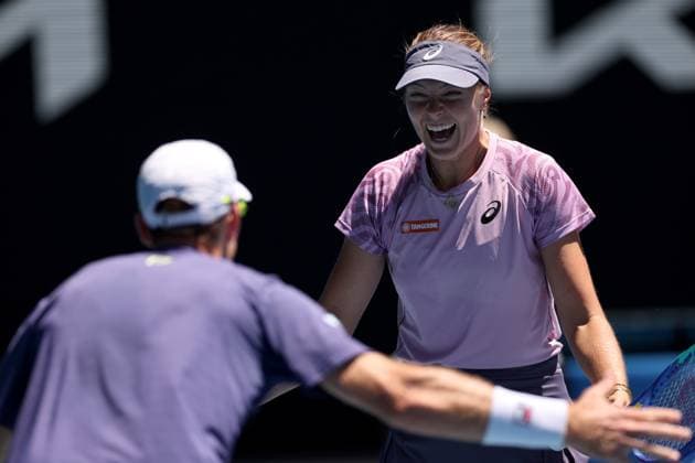 Olivia Gadecki and John Peers of Australia celebrate Australian Open, Day Thirteen, Tennis, Melbourne Park, Melbourne, Australia - 24 Jan 2025  Copyright: xEllaxLing Shutterstockx 15108785l