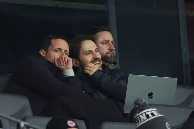 UEFA Europa League - Eintracht Frankfurt - Ferencvaros Budapest am 23.01.2025 im Deutsche Bank Park in Frankfurt Der gesperrte Trainer Dino Toppmöller Toppmoeller Toppmoller (Frankfurt) sitzt auf der Tribüne MH