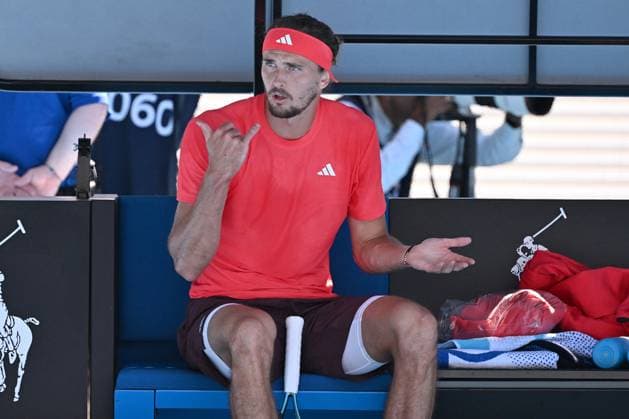 TENNIS AUSTRALIAN OPEN, Alexander Zverev of Germany reacts during his semi-final match against Novak Djokovic of Serbia during the 2025 Australian Open at Melbourne Park in Melbourne, Friday, January 24, 2025. ( NO ARCHIVING, EDITORIAL USE ONLY, NO USE IN BOOKS WITHOUT CONSENT MELBOURNE VICTORIA AUSTRALIA  Copyright: xJAMESxROSSx 20250124145870186714