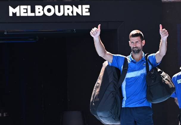 TENNIS AUSTRALIAN OPEN, Novak Djokovic of Serbia retires after retiring and loosing the first set, during his semi-final match against Alexander Zverev of Germany during the 2025 Australian Open at Melbourne Park in Melbourne, Friday, January 24, 2025. ( NO ARCHIVING, EDITORIAL USE ONLY, NO USE IN BOOKS WITHOUT CONSENT MELBOURNE VICTORIA AUSTRALIA  Copyright: xJAMESxROSSx 20250124159365585657