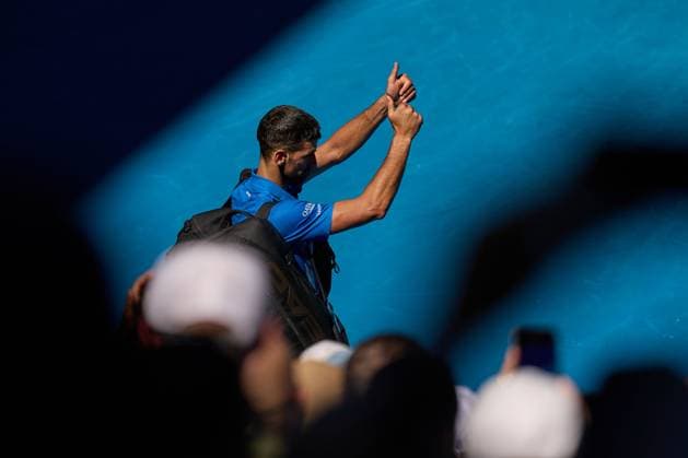 Novak Djokovic of Serbia retires hurt during the semi-final Australian Open, Day Thirteen, Tennis, Melbourne Park, Melbourne, Australia - 24 Jan 2025  Copyright: xRachelxBach Shutterstockx 15108800v
