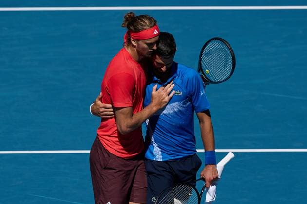 Novak Djokovic of Serbia retires hurt during his semi-final with Alexander Zverev of Germany Australian Open, Day Thirteen, Tennis, Melbourne Park, Melbourne, Australia - 24 Jan 2025  Copyright: xRachelxBach Shutterstockx 15108800l