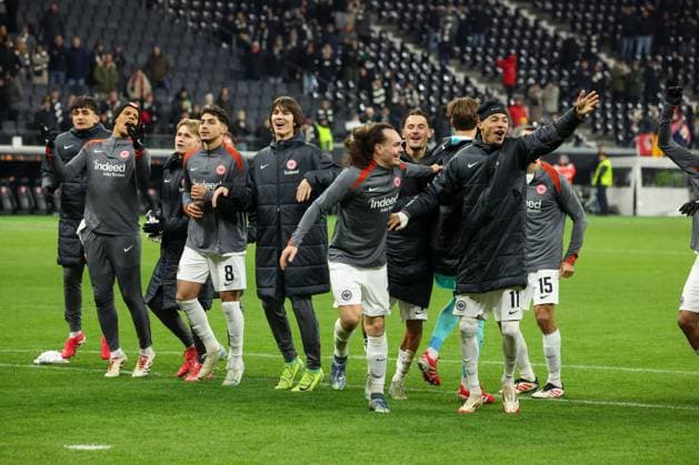 Schlussjubel, die Frankfurter feieren ihren Sieg, Fares Chaibi 8 (Eintracht Frankfurt), Arthur Theate 3 (Eintracht Frankfurt), Hugo Ekitike 11 (Eintracht Frankfurt), Eintracht Frankfurt vs. Ferencvaros TC, Fussball, Europa League, 7. Spieltag, 23.01.2025 Frankfurt am Main Hessen Deutschland Copyright: xkolbert-press MartinxAgüerax