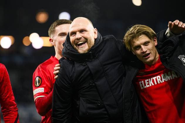 MALMO , 23-01-2025 , Malmo New stadium , season 2024 2025 , UEFA Europa league, Football. during the match Malmo - FC Twente, FC Twente trainer coach Jospeh Oosting and FC Twente player Sem Steijn celebrate the 2-3 Malmo - Twente  x27534234x Copyright: