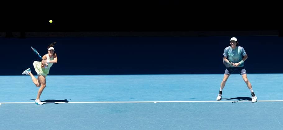 (250124) -- MELBOURNE, Jan. 24, 2025 -- Kimberly Birrell (L) John-Patrick Smith compete during the mixed doubles final between Olivia Gadecki John Peers of Australia and their compatriots Kimberly Birrell John-Patrick Smith at Australian Open tennis tournament in Melbourne, Australia, Jan. 24, 2025. (Photo by Xinhua) (SP)AUSTRALIA-MELBOURNE-TENNIS-AUSTRALIAN OPEN-MIXED DOUBLES-FINALS HuxJingchen 