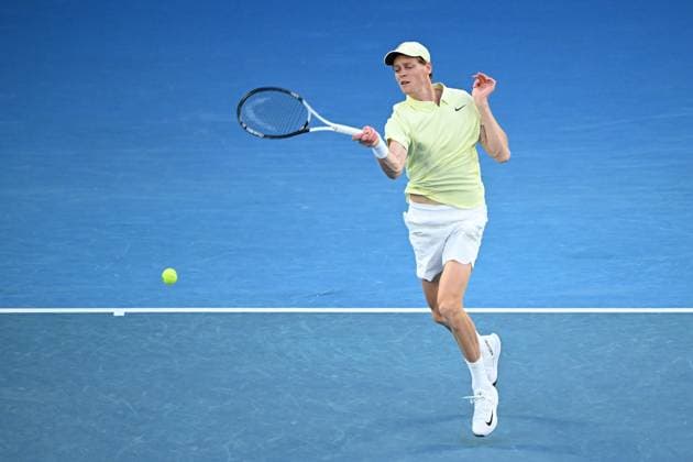 TENNIS AUSTRALIAN OPEN, Italian tennis player Jannik Sinner in action during the Men s Singles Semifinals match on day 13 of the 2025 Australian Open at Rod Laver Arena in Melbourne, Friday, January 24th, 2025. ( NO ARCHIVING, EDITORIAL USE ONLY, NO USE IN BOOKS WITHOUT CONSENT MELBOURNE VICTORIA AUSTRALIA  Copyright: xJAMESxROSSx 20250124171559772198
