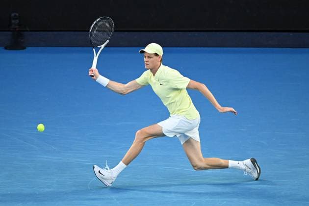 TENNIS AUSTRALIAN OPEN, Italian tennis player Jannik Sinner in action during the Men s Singles Semifinals match on day 13 of the 2025 Australian Open at Rod Laver Arena in Melbourne, Friday, January 24th, 2025. ( NO ARCHIVING, EDITORIAL USE ONLY, NO USE IN BOOKS WITHOUT CONSENT MELBOURNE VICTORIA AUSTRALIA  Copyright: xJAMESxROSSx 20250124148076679252