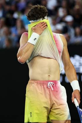 Ben Shelton during the Semi-final match against Sinner in the Rod Laver Arena Australian Open, Day Thirteen, Tennis, Melbourne Park, Melbourne, Australia - 24 Jan 2025  Copyright: xEllaxLing Shutterstockx 15108785bz