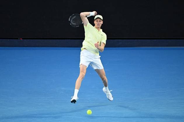 TENNIS AUSTRALIAN OPEN, Italian tennis player Jannik Sinner in action during the Men s Singles Semifinals match on day 13 of the 2025 Australian Open at Rod Laver Arena in Melbourne, Friday, January 24th, 2025. ( NO ARCHIVING, EDITORIAL USE ONLY, NO USE IN BOOKS WITHOUT CONSENT MELBOURNE VICTORIA AUSTRALIA  Copyright: xJAMESxROSSx 20250124156184644875